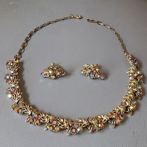 Stunningly gorgeous vintage necklace earrings 1960